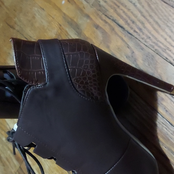 M&M 4 for $12 Shoes - Picture 4 of 10